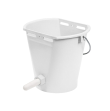 Helbild p� en vit kalvbar med napp