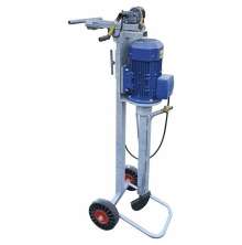 Spaltmixer f�r stall och lantbruk med kraftig elmotor och hjul, effektiv omr�rare f�r g�dsel och v�tskor