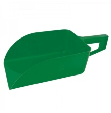 Gr�n foderskopa i plast med handtag, rymmer cirka 1 kg foder