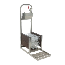 St�veltv�tt i rostfritt st�l med vattenanslutning och borstar, hygienutrustning f�r reng�ring av st�vlar i stall och lantbruk