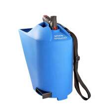 Bl� Vink foderspridare med b�rrem och handtag, anv�nd f�r att sprida foder till kalvar och sm�djur