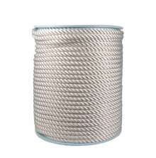 Spole med vitt utg�dslingsrep i polyester f�r stall och lantbruk, slitstark lina f�r g�dseltransport.