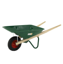 Gr�n skottk�rra Ekeby 125liter med tr�handtag och svart hjul, robust modell f�r tr�dg�rd och lantbruk.