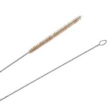 Mj�lkslangborste med l�ngt tvinnat skaft och borst i ena �nden � reng�ringsborste f�r mj�lkslangar i stall och lantbruk