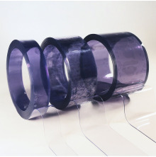 Transparent skyddsrid� ihoprullad i en rulle med tre storlekar