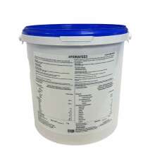 Vit hink med bl�tt lock inneh�llande Hydrafeed v�tskeers�ttning f�r kalvar � 5 kg kosttillskott som stabiliserar v�tske- och elektrolytbalansen vid diarr� och v�tskef�rlust inom lantbruket.