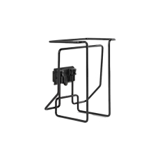 Svart Toolflex-h�llare f�r mj�lkhandskar eller burkar monterad p� v�ggskena, robust f�rvaring anpassad f�r lantbruk och stallmilj�.