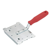 Ryktskrapa f�r h�st och lantbruk i galvaniserad metall med r�fflat blad och r�tt ergonomiskt handtag f�r effektiv p�lsv�rd