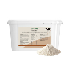 Vit plastf�rpackning med etikett f�r FrontAgro LactoCid, ett tillskott f�r f�rsurning och konservering av f�rsk mj�lk samt mj�lkers�ttning. F�rpackningen visar produktnamn, inneh�llsdeklaration och anv�ndarinstruktioner
