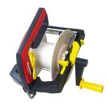 Manuell tr�dvinda med spole och vev f�r upprullning av elst�ngseltr�d.