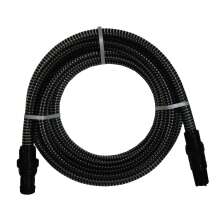 Sugslang i plast, 7 meter l�ng, med monterade anslutningar i b�da �ndar. Bilden visar slangen hoprullad mot vit bakgrund och illustrerar en komplett l�sning f�r vattenanslutning till markpumpar och andra vattenf�rs�rjningssystem.